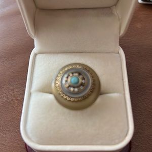 Green and soft green color ring